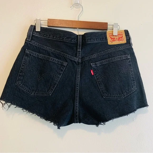 Levis 501 black denim cut off shorts size 29 - Picture 8 of 8